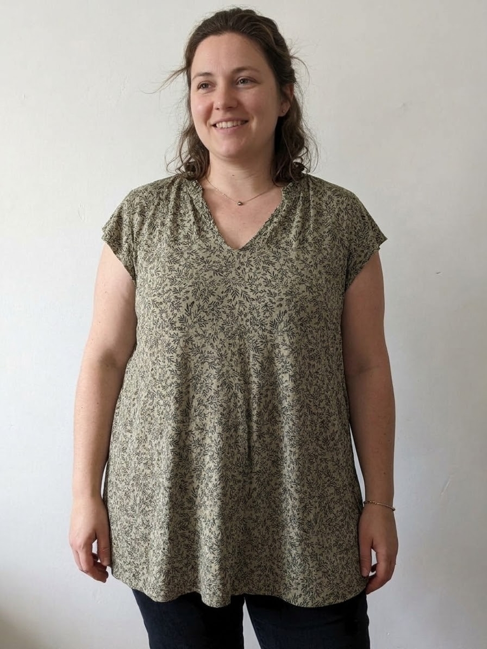 Penningtons Women's Olive Green V-Neck Cap Sleeve Botanical Floral Top